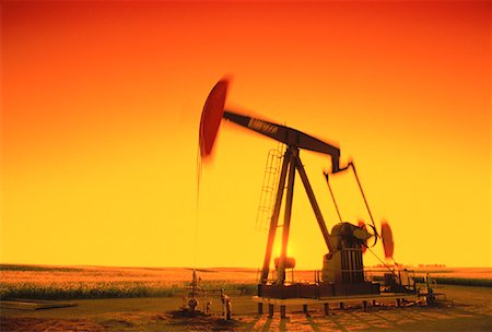 simsearch:614-08867897,k - Oil Pump Jack in Motion at Sunset Alberta, Canada Stock Photo - Rights-Managed, Code: 700-00048896