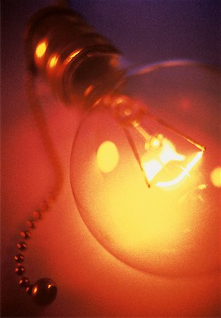 simsearch:600-00044686,k - Close-Up of Lightbulb and Chain Foto de stock - Con derechos protegidos, Código: 700-00049174