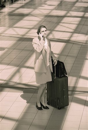 simsearch:700-00071171,k - Businesswoman with Luggage, Using Cell Phone Fotografie stock - Rights-Managed, Codice: 700-00049478