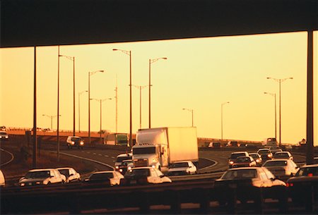 simsearch:700-00049955,k - Trafic sur l'autoroute 401 au coucher du soleil Toronto, Ontario, Canada Photographie de stock - Rights-Managed, Code: 700-00049679