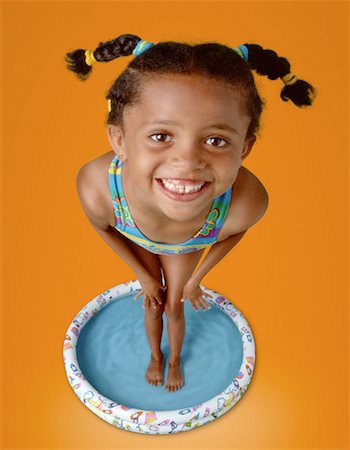 Portrait de jeune fille en maillot de bain dans la piscine gonflable Photographie de stock - Rights-Managed, Code: 700-00049716