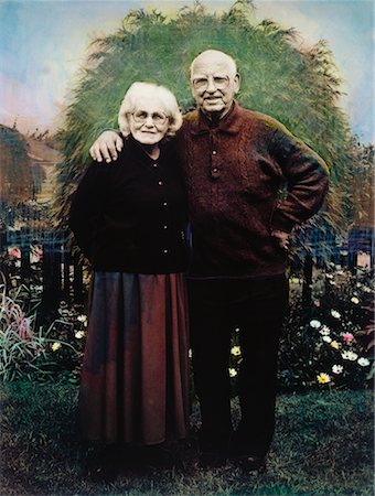 simsearch:700-00006845,k - Portrait de Couple d'âge mûr dans le jardin, Angleterre Photographie de stock - Rights-Managed, Code: 700-00040028