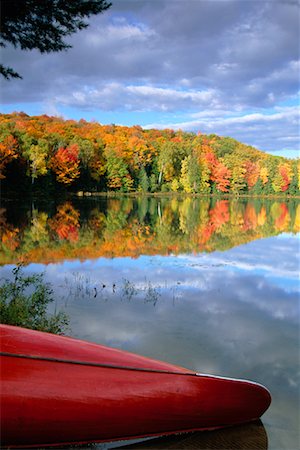 simsearch:600-00059325,k - Claypack Lake in Autumn Haliburton, Ontario, Canada Foto de stock - Con derechos protegidos, Código: 700-00040044