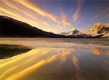 Sonnenaufgang über Bow Lake-Banff-Nationalpark, Alberta Kanada Stockbilder - Lizenzpflichtiges, Bildnummer: 700-00040109