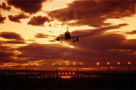 simsearch:600-02694418,k - Airplane Landing at Sunset Calgary International Airport Calgary, Alberta, Canada Stock Photo - Rights-Managed, Code: 700-00040441