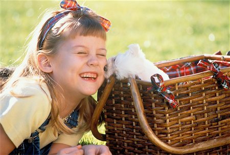 simsearch:700-00477399,k - Girl with Puppy in Picnic Basket Stock Photo - Rights-Managed, Code: 700-00041487