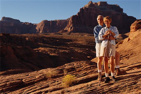 Mature Couple Standing Outdoors Lake Powell, Arizona, USA Foto de stock - Con derechos protegidos, Código: 700-00041555