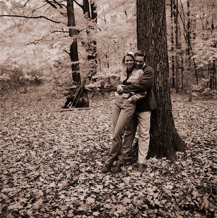 Couple Embracing in Woods in Autumn Foto de stock - Con derechos protegidos, Código: 700-00041638