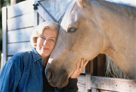 simsearch:700-00041730,k - Portrait de femme Mature avec cheval Photographie de stock - Rights-Managed, Code: 700-00041729