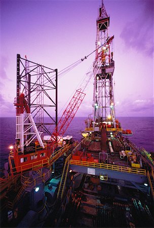 simsearch:700-00026387,k - Production de pétrole offshore au crépuscule Malaisie Photographie de stock - Rights-Managed, Code: 700-00042179