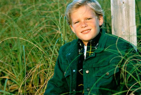 Portrait of Boy in Field Foto de stock - Con derechos protegidos, Código: 700-00042274