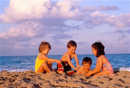 simsearch:700-00059819,k - Children in Swimwear, Playing on Beach Fotografie stock - Rights-Managed, Codice: 700-00042350