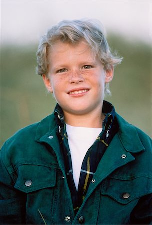 Portrait of Boy Outdoors Foto de stock - Con derechos protegidos, Código: 700-00042842