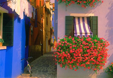 europe clothesline in the streets - Windows and Flowers Island of Burano Venetian Lagoon, Italy Stock Photo - Rights-Managed, Code: 700-00043278