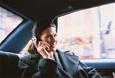 simsearch:700-00195272,k - Femme d'affaires utilisant un téléphone cellulaire en Taxi Photographie de stock - Rights-Managed, Code: 700-00043525