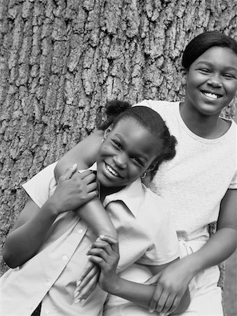 Portrait of Two Girls Standing Near Tree, Smiling Foto de stock - Con derechos protegidos, Código: 700-00054082