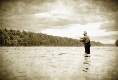 Man Fly Fishing Kennebec River, Maine, USA Foto de stock - Con derechos protegidos, Código: 700-00055325