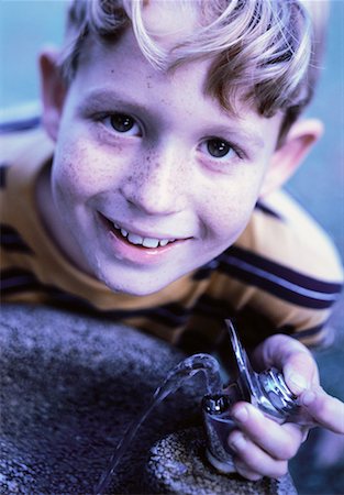 Portrait of Boy Drinking from Water Fountain Foto de stock - Con derechos protegidos, Código: 700-00055335