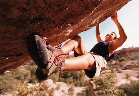 superar obstáculos - Man Rock Climbing Foto de stock - Con derechos protegidos, Código: 700-00055522