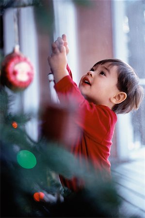 simsearch:700-00190297,k - Boy Hanging Decorations on Christmas Tree Foto de stock - Con derechos protegidos, Código: 700-00056128