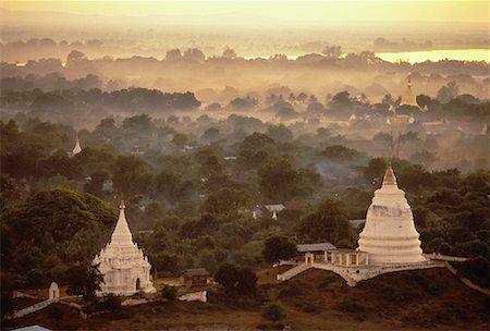 sagaing - Vue d'ensemble du paysage et des pagodes de Sagaing au coucher du soleil, Mandalay, Myanmar Photographie de stock - Rights-Managed, Code: 700-00057003