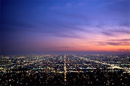 simsearch:700-06786983,k - Vue d'ensemble de la ville des lumières à la tombée de la nuit de Los Angeles, Californie, Etats-Unis Photographie de stock - Rights-Managed, Code: 700-00057311