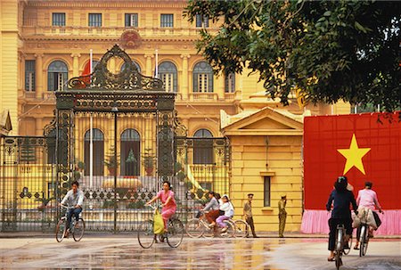 simsearch:700-00285763,k - People Riding Bicycles near The President's House, Hanoi, Vietnam Foto de stock - Con derechos protegidos, Código: 700-00057864