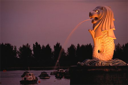 Statue du Merlion jaillissant de l'eau au crépuscule, Singapour Photographie de stock - Rights-Managed, Code: 700-00057952