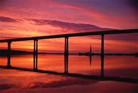 Bridge at Sunrise, Bay of Quinte Belleville, Ontario, Canada Foto de stock - Con derechos protegidos, Código: 700-00058196