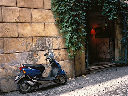 simsearch:700-00365663,k - Roller Vorerfaßt nahe Eingang Rom, Italien Stockbilder - Lizenzpflichtiges, Bildnummer: 700-00058353
