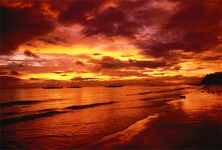 Bateaux sur l'eau près de la plage au coucher du soleil, l'île de Boracay, Province d'Aklan, Philippines Photographie de stock - Rights-Managed, Code: 700-00058602