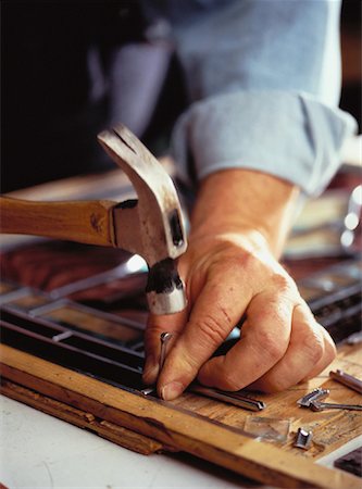 stained glass craftsman - Mains martelant plomb prit Place pour vitrail Photographie de stock - Rights-Managed, Code: 700-00058845