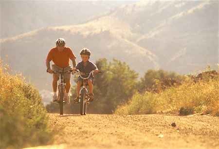 simsearch:700-00059449,k - Father and Son Riding Bicycles On Path, Golden, Colorado, USA Foto de stock - Con derechos protegidos, Código: 700-00059442