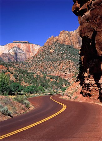 simsearch:700-00050320,k - Autobahn 9 und Rock Formationen Zion Nationalpark, Utah, USA Stockbilder - Lizenzpflichtiges, Bildnummer: 700-00050320