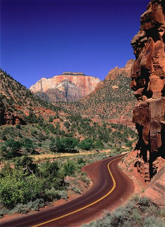 simsearch:700-00050320,k - Autobahn 9 und Rock Formationen Zion Nationalpark, Utah, USA Stockbilder - Lizenzpflichtiges, Bildnummer: 700-00050321