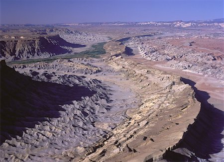 parco nazionale di capitol reef - Aerial View of Waterpocket Fold Capitol Reef National Park Utah, USA Fotografie stock - Rights-Managed, Codice: 700-00050349