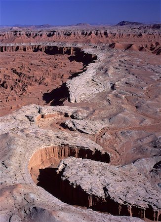 plegamiento waterpocket - Aerial View of Waterpocket Fold Capitol Reef National Park Utah, USA Foto de stock - Con derechos protegidos, Código: 700-00050350