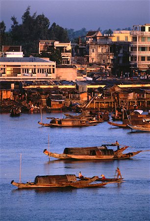 perfume - Bateaux et les bâtiments sur la rivière des parfums, Hue, Viêt Nam Photographie de stock - Rights-Managed, Code: 700-00050917