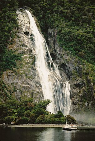 fiordland national park - Waterfall, Fiordland National Park, South Island, New Zealand Foto de stock - Con derechos protegidos, Código: 700-00051286