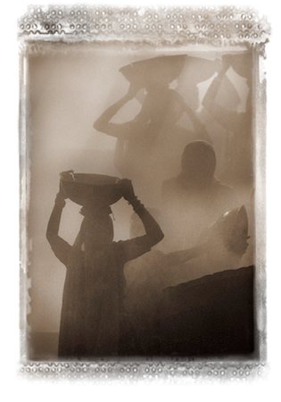 simsearch:700-00043427,k - Silhouette of Women Carrying Pots On Heads, Jodhpur, India Fotografie stock - Rights-Managed, Codice: 700-00051316