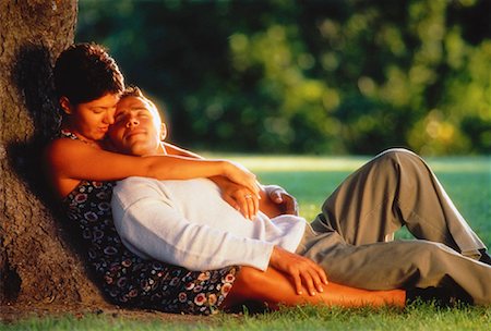 simsearch:700-00086311,k - Couple Sitting on Grass, Leaning Against Tree Stock Photo - Rights-Managed, Code: 700-00051415