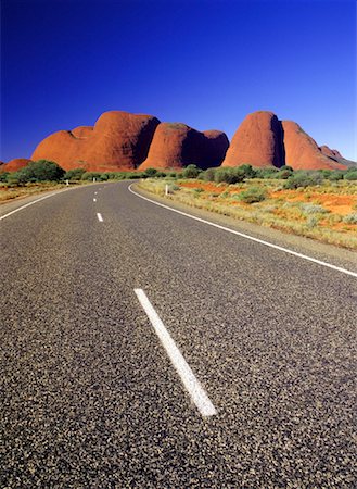 parque nacional kata tjuta - The Olgas and Highway Australia Foto de stock - Con derechos protegidos, Código: 700-00051685