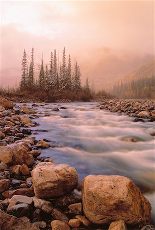 simsearch:700-00013156,k - Tetsa River à la fin de l'automne avec de l'eau de débordement des roches Colombie-Britannique, Canada Photographie de stock - Rights-Managed, Code: 700-00052319