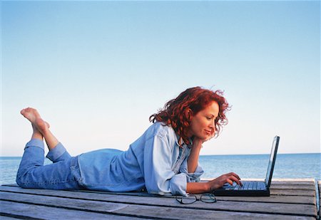 simsearch:700-00520125,k - Woman Lying on Dock Using Laptop Computer Foto de stock - Con derechos protegidos, Código: 700-00052596