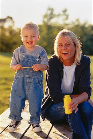 Portrait of Mother and Son on Picnic Table Fotografie stock - Rights-Managed, Codice: 700-00053283