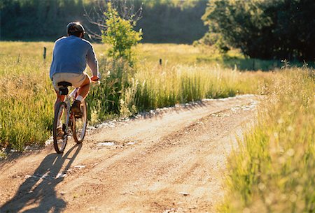 simsearch:700-00053390,k - Man Riding Mountain Bike on Dirt Path Foto de stock - Con derechos protegidos, Código: 700-00053540