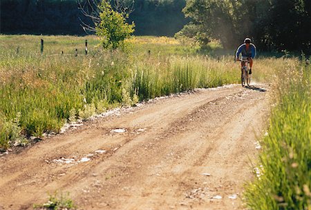 simsearch:700-00053390,k - Man Riding Mountain Bike on Dirt Path Foto de stock - Con derechos protegidos, Código: 700-00053541