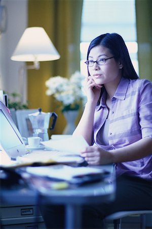 simsearch:700-00519534,k - Woman Sitting at Desk with Laptop Computer Foto de stock - Con derechos protegidos, Código: 700-00064052