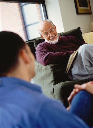 Two Men Sitting in Living Room Talking Foto de stock - Con derechos protegidos, Código: 700-00064982