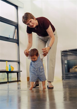 Mother Helping Baby Learn to Walk Foto de stock - Con derechos protegidos, Código: 700-00065694